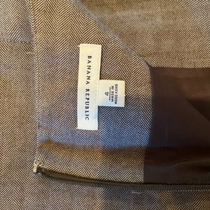 Banana Republic, brown skirt, size 4, never worn